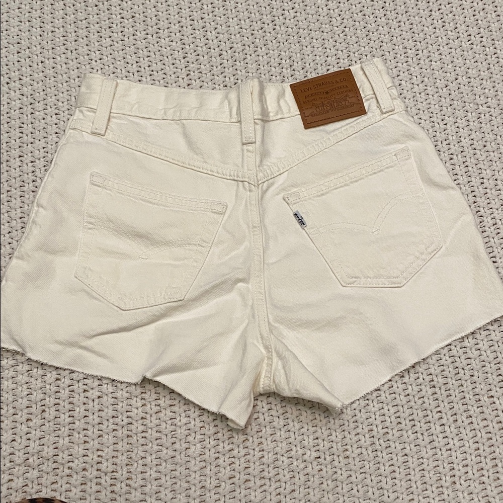 Levi’s 90s Mom Shorts